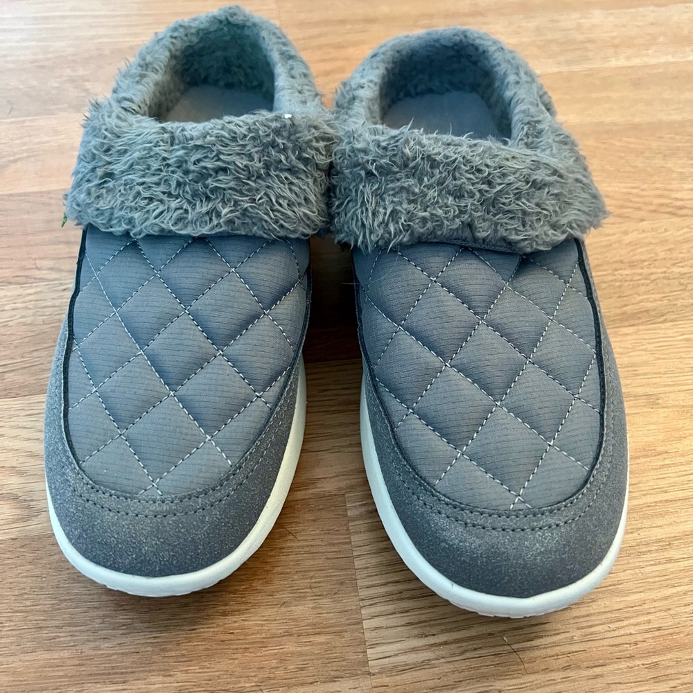 Easy Spirit Gray Quilted Slippers with Plush Lining